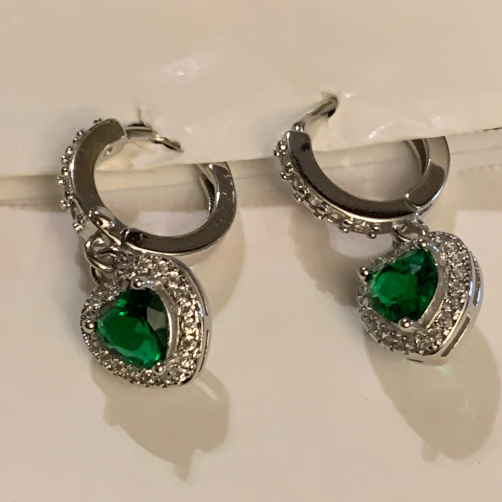 Earrings Sterling Silver 925 With green heart and white Zirconia Stones new